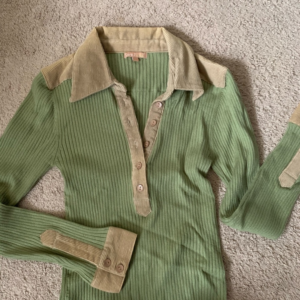 Tailored fit sweater